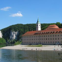 Donau mit Kloster Weltenburg